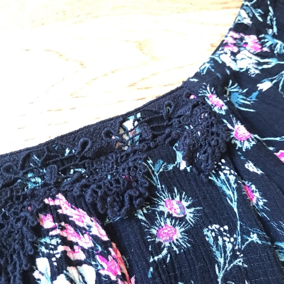 Floral Off the shoulder top - Picture 2 of 2